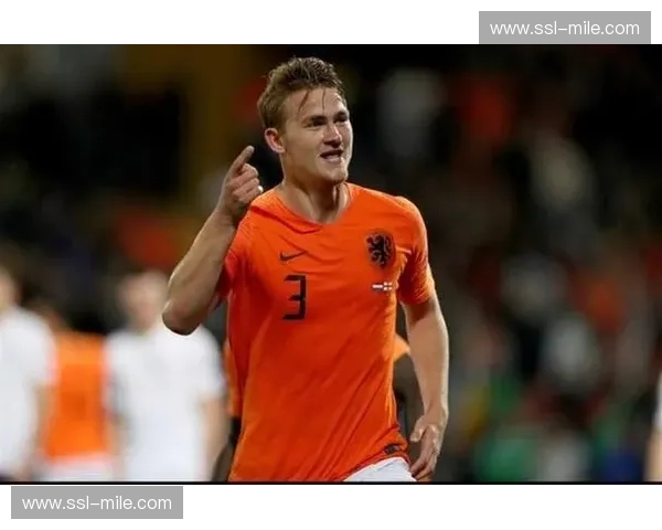 三中卫体系首次联手 雷恩残缺防线靠整体协防顶住压力 三中卫体系首次联手 雷恩残缺防线靠整体协防顶住压力